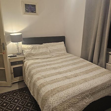 Private Room To Rent Midleton Exterior photo